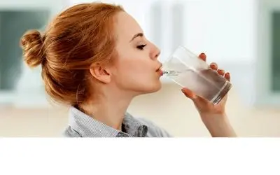 چیستان فکری؛  اون چیه که اونو بر می داریم اگه برعکس بخونیم باهاش مایعات می نوشیم!؟