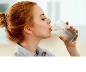 چیستان فکری؛  اون چیه که اونو بر می داریم اگه برعکس بخونیم باهاش مایعات می نوشیم!؟