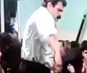 آواز شاد؛ این آقارو با این شکل بیرون عروسی ببینی چک پاس میکنه ولی وسط عروسی غوغا کرده