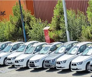 کاهش گسترده قیمت خودروهای پرتقاضا؛ پراید و ساینا ارزان شدند + جدول