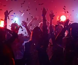 دانلود نسخه ی ازبکی آهنگ نازی نازی امشب دلم مست توئه؛ خارجیا از ایرانی ها تقلید کردن