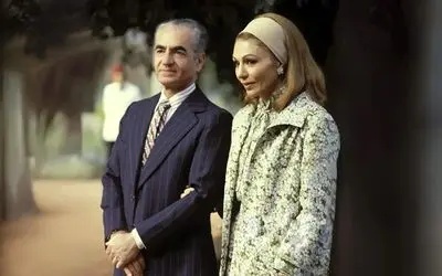 سفر به ایام قدیم سال 1335؛ مراسم نامزدی محمدرضا پهلوی با فرح با حضور تاج آیرُملو