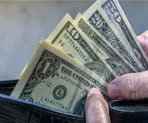 تقاضا برای دلار در ایران کاهش یافت