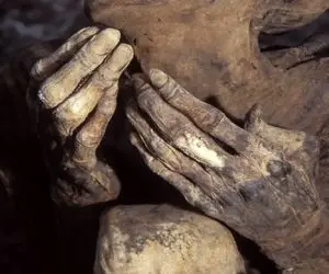 راز کشیش خشک‌شده با هوا فاش شد؛ او را از مقعد مومیایی کردند!