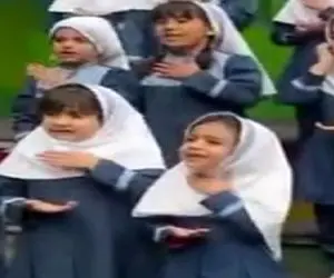 آواز اصیل؛ دختر ریزه انقد احساسی با ژست خاص آهنگ محمد اصفهانی رو لب خونی کرد مات میشی