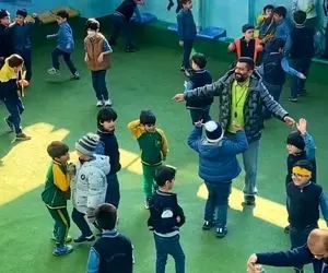 آواز شاد؛ معلم دهه هفتادی با بچهای دهه نودیش آی میرقصه ها، قبلا سنگین تر بودن دبیرا