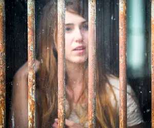 زدن مخ یک زن توسط دو قاتل در زندان!