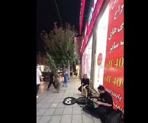 آواز کوچه بازاری؛ جل الخالق این چه سازیه؟ مردم هاج و واج موندن فقط اونی که شبیه شیر