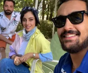 ترلان پروانه سره کار جدیدش تنها با یک پیراهن در میان مردان! عکس