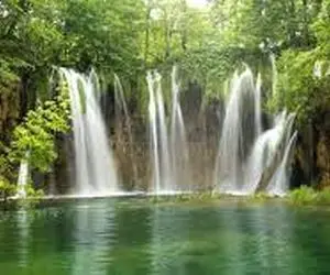 تعبیرخواب آبشار،شناکردن در آبشار چه تعبیری دارد؟