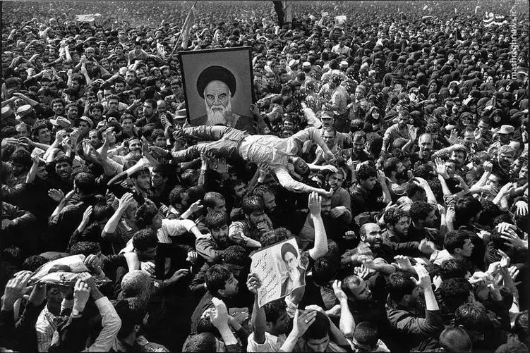 تصاویر سانسور شده از تشییع ده میلیون نفری پیکر مطهر امام خمینی (ره) سال 1368