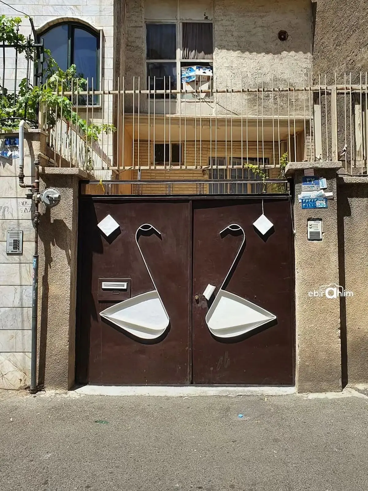 چرا دیگه در های ورودی رو این_شکلی درست نمیکنن؟؟نظرتون چیه؟؟عکس@ebrahim_azarpour ———————————————@ (11)