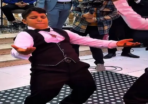 آواز محلی؛ پسربچه فیریلداخ جوری میلرزونه خواننده گفت تا حالا مثلشو تو هیچ مجلسی ندیدم