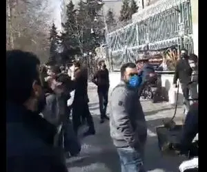 تجمع سهامداران با موضوع مرگ بر مفسد اقتصادی