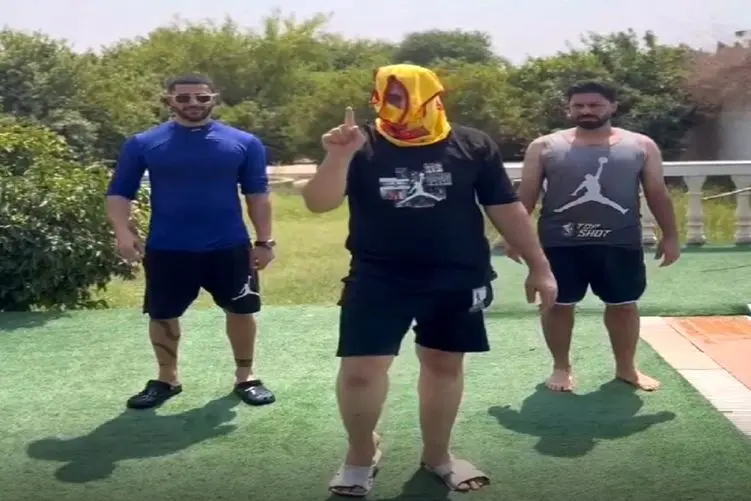 آواز شاد؛ پسرا زدن به در بیخیالی رقص زامبی آموزش میدن روده بر میشی