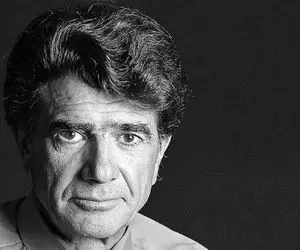 آواز ماندگار؛ استاد محمد رضا شجریان چه با چشم پر از اشک آهنگ رفتی بدین زودی رو خوند