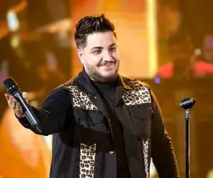 آواز مبتهج؛ وقتی آرون افشار کنسرت بمبش رو قطع میکنه که پسرک اوتیسمی باهاش عکس بگیره