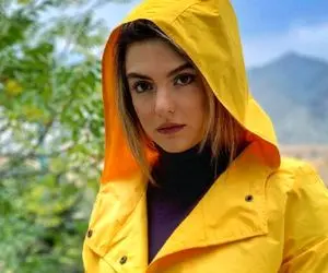 عکس متفاوت دنیا مدنی اینبار جلوتر از آب دریا!