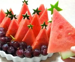 ایده های خلاقانه؛ هندوانه رو مدل درخت برش بزن هم خوردنش آسونه هم خیلی خوشگله