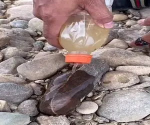 معماری طبیعت؛ کی باورش میشه تو این سنگ بیریخت بلورهایی به قشنگی کهکشان نهفته باشن