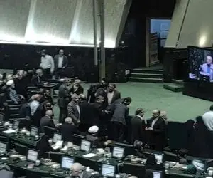 مجلس متشنج شد / فریادهای قالیباف و نمایندگان حامی حجاب بر سر هم