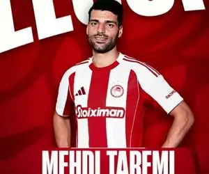 (عکس) طارمی با لباس و ماشین جدید در المپیاکوس!