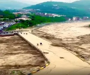 معماری طبیعت؛ سیلاب شده 200 نفر آدم اونور پل جرئت ندارن رد بشن