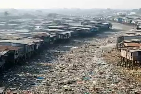 معماری خلاقانه؛ زباله دونی شهر که محل زندگی آواره هاس رو بازسازی کردن شد شاه نشین