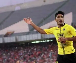 (عکس) لژیونر جذاب با قلب آبی کنار بازیکن استقلال!