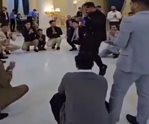 آواز محلی؛ پایکوبی آقا داماااد وسط حلقه رفیقاش با آهنگ محلی و ذوقیدن دوستاش