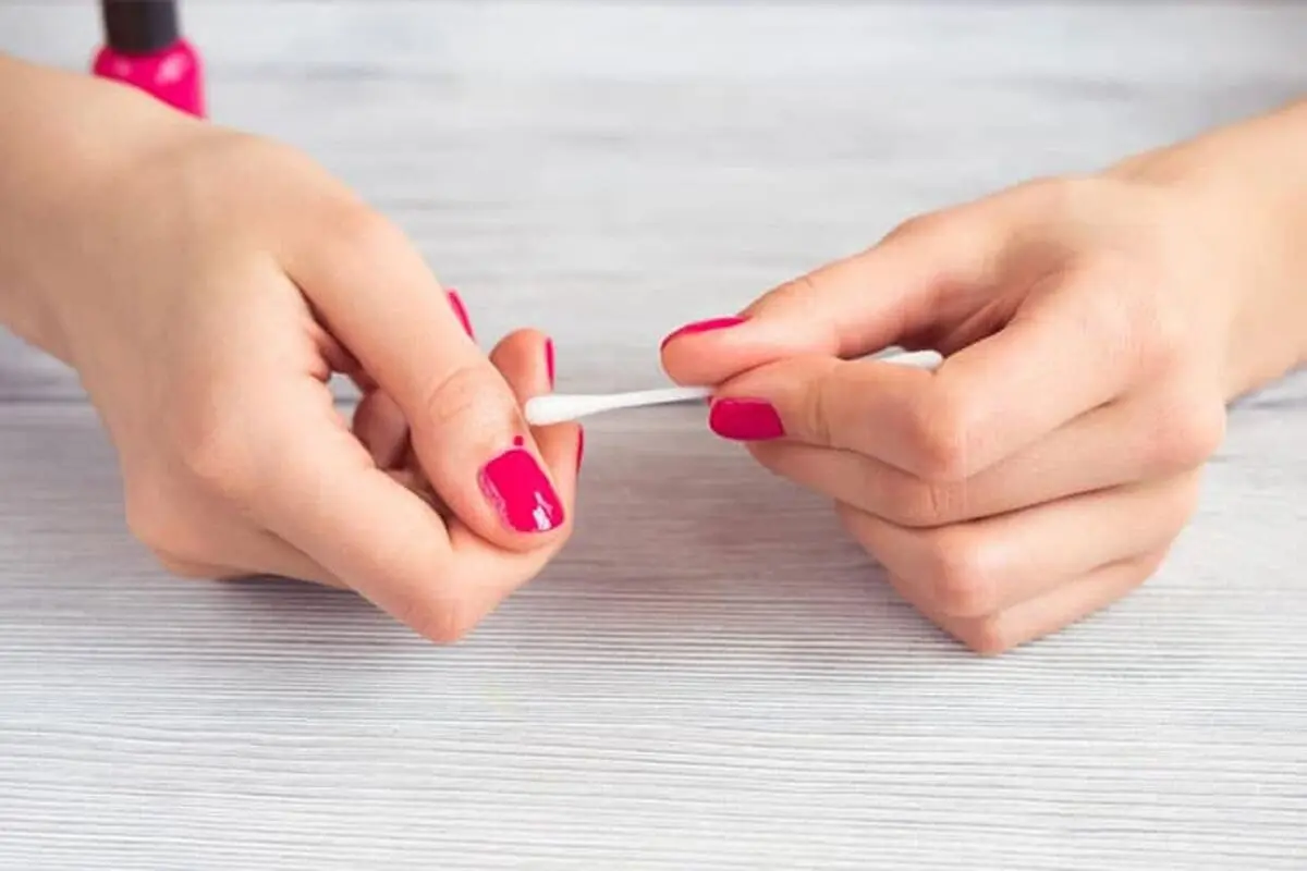 apply-nail-polish10