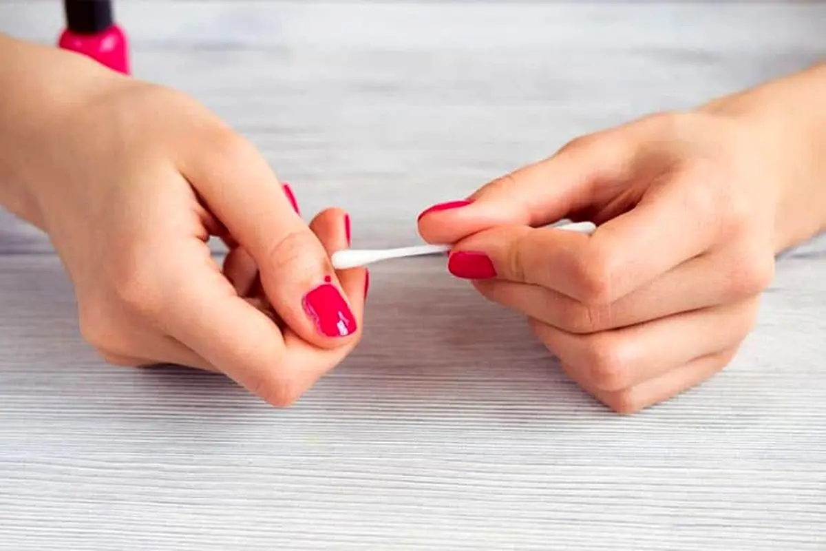 apply-nail-polish10