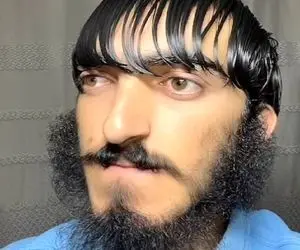 آواز مسخره؛ یارو انگار سرشو گاو لیس زده چشماش عین وزغ زده بیرون و آهنگ وله وله میخونه