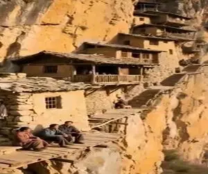 معماری خلاقانه؛ کوه رو دور شمسی قمری زدن دورتادور خونه ساختن از دامنه تا نوکم پله زدن