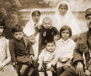 سوار ماشین زمان بشوید؛ تماشای  صورت کوچک و عجیب برخی از افراد معروف