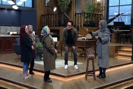 سکانس خندان/حاج خانوم، حامد آهنگی رو با خوشگلا باید برقصند به سکته انداخت