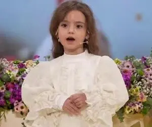 آواز ملکوتی؛ دختر زیبا محفل رو با آواز ملکوتی خودش و آبجیش ترکوند