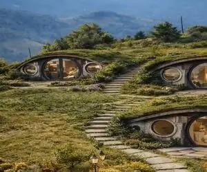 معماری خلاقانه؛ رو زمین بی آب و علف اتاق های قبه ای ساختن سرسبز اجاره اش شبی خداتومن