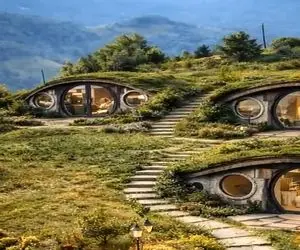 معماری خلاقانه؛ رو زمین بی آب و علف اتاق های قبه ای ساختن سرسبز اجاره اش شبی خداتومن