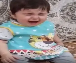 آواز احساسی؛ باباهه ایستگاه بچشو گرفته یهو غمگین میخونه بچه گریه میفته بعد میخندونتش
