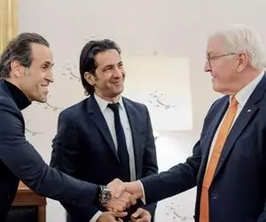 لبخند خاص علی کریمی در دیدار با رئیس جمهور آلمان