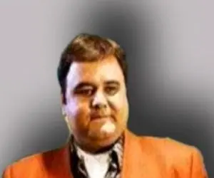 آواز شاد؛ رقص اسلوموشن اکبر عبدی تو مراسم عقدش دهه 40 با عرق جوین قسمت زنونه