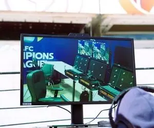 (عکس) بازدید تیم داوری دربی از اتاق VAR