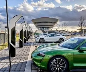 رقابت خودرو های برقی‌ در بازار خودرو