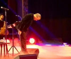 آواز ماندگار؛ علیرضا قربانی تو کنسرت روزگار غریب رو خوند یهو بغض سالن ترکید