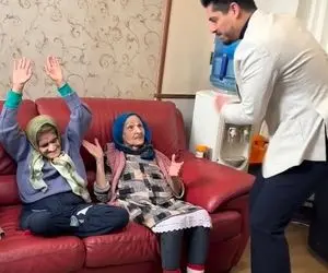 آواز پر طمطراق؛ رقص امیر آرتا که رفته سالمندان پیش مامان بزرگا مثل جوجه رنگی نازن