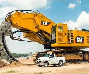 ابزارآلات غول پیکر؛ اپراتور بیل مکانیکی که مهارت و جنون مهندسی به نمایش میزاره