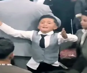 آواز محلی؛ بزرگا وسط عروسی خودی نشون میدن ولی این بچه گل مجلسه صد هیچ سر تر از همه اس
