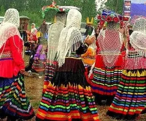 آواز بهجتی؛ آهنگ عروسی حلیمه جان با صدای رضا صفری که همه رو به رقص در مییاره