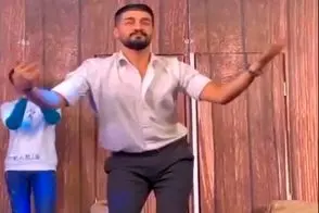 آواز شاد؛ دلبری این پسر جوون با آهنگ پرواز گروه آریان همرو مجبور به تشویق کرده